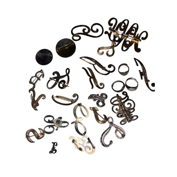 MCM Various Cursive Monogram Letters Initials Vintage Jewelry Lot  Brooches Pins - Picture 11 of 16